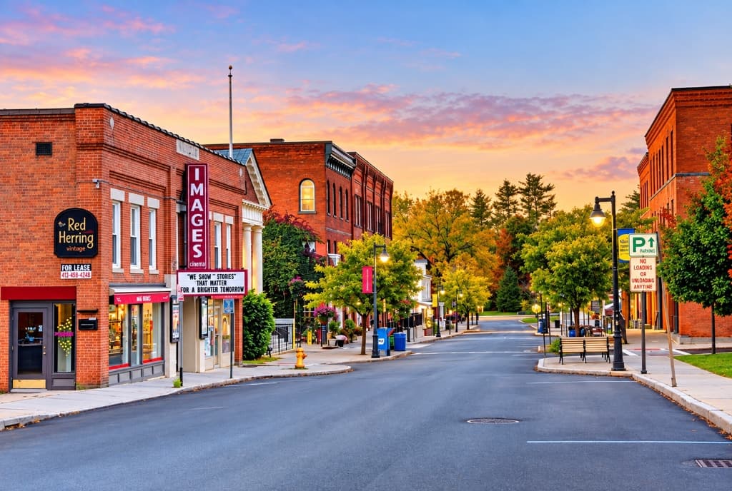 Downtown Williamstown Spring Street Shopping